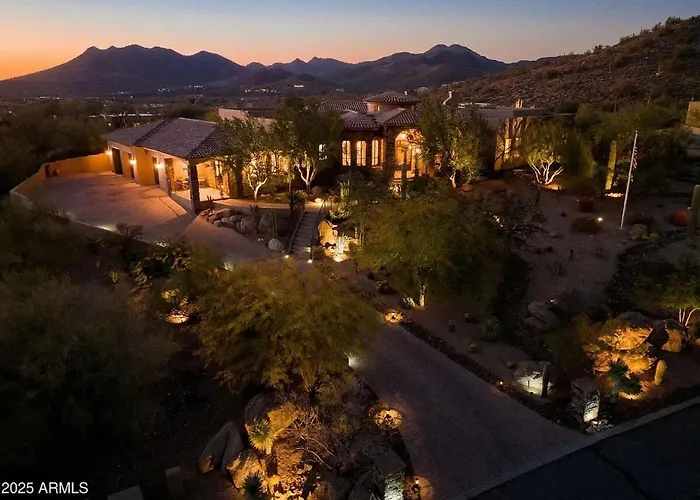 Holiday home Your Luxury Desert With Pool Hot Tub & Views *