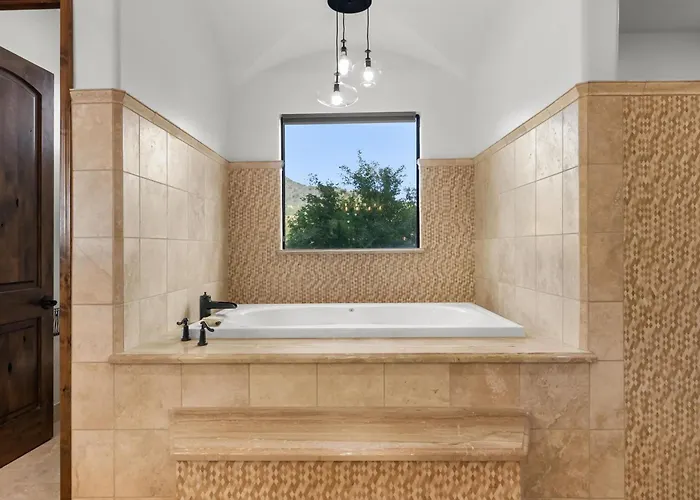 Your Luxury Desert With Pool Hot Tub & Views