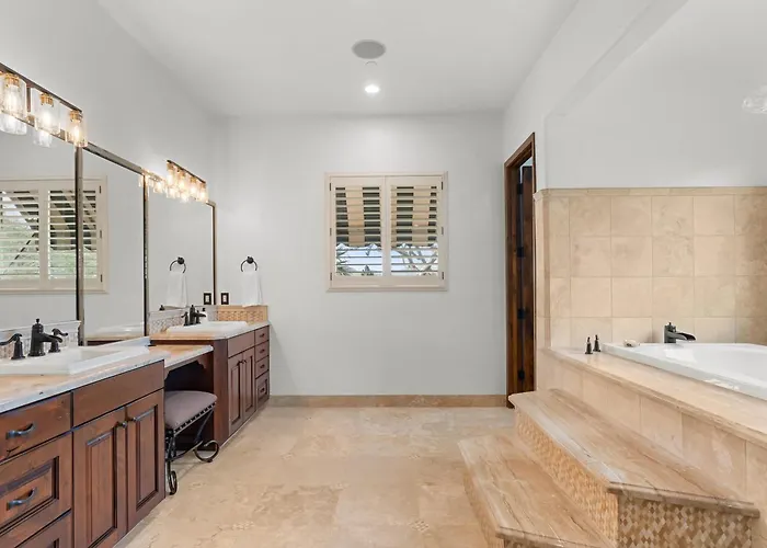 Your Luxury Desert With Pool Hot Tub & Views Holiday home