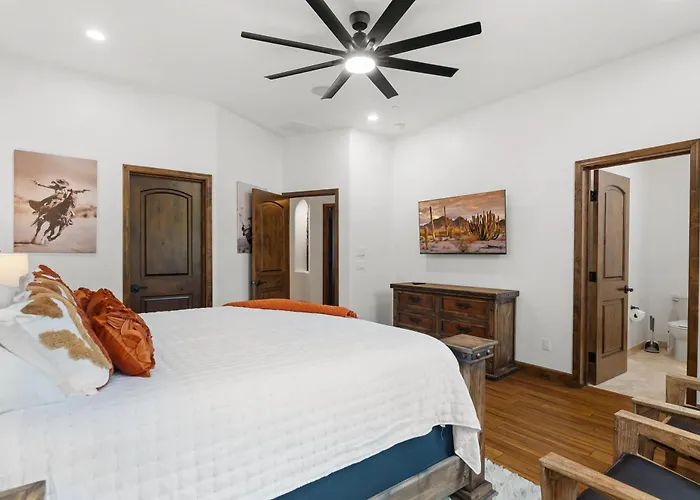 Your Luxury Desert With Pool Hot Tub & Views Holiday home Cave Creek