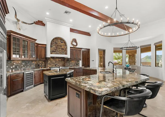 Your Luxury Desert With Pool Hot Tub & Views Holiday home